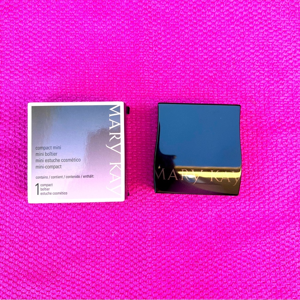 🩷Mary Kay🩷Mini Compact Brand New